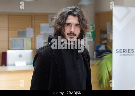 Der Schauspieler Yon Gonzalez posiert während der Präsentation der `Bajo sospecha´ TV Show in Madrid, Spanien. 11. Januar 2016. (ALTERPHOTOS/Victor Blanco) Stockfoto